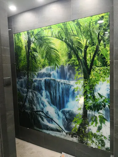 Szklarz Toruń - balustrady, daszki, panele szklane i lustra, ściany loft, szkło hartowane, kabiny prysznicowe